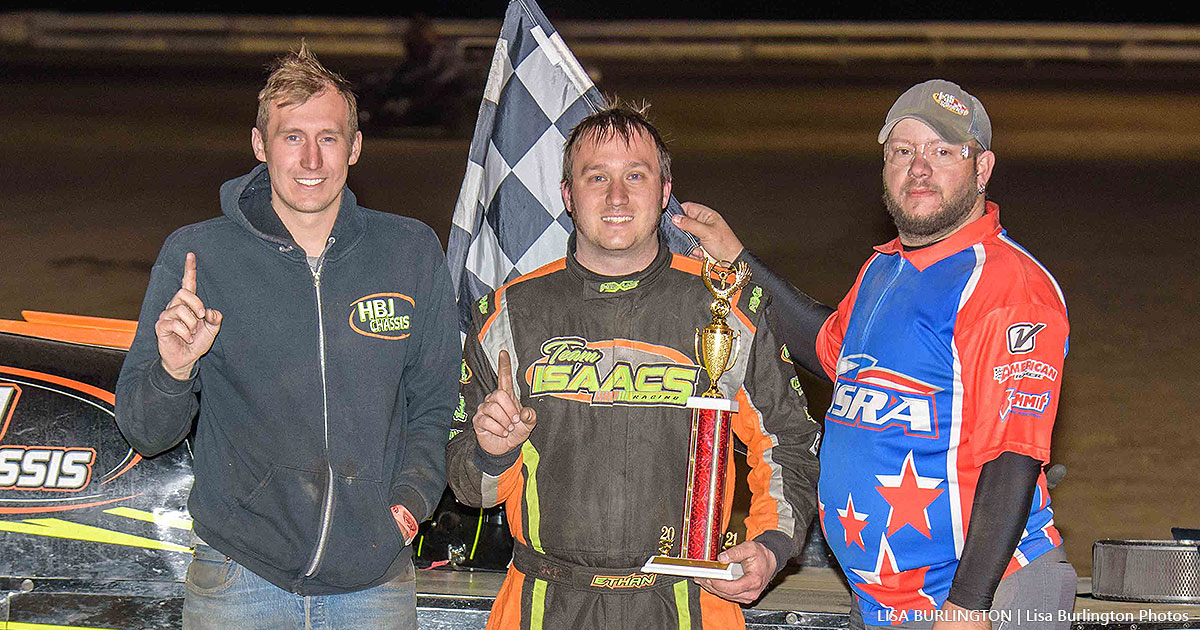 Ethan Isaacs won the USRA B-Mod main event.