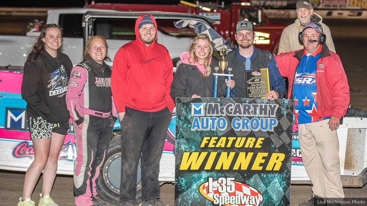 Houston Johnson won the USRA Modified main event.