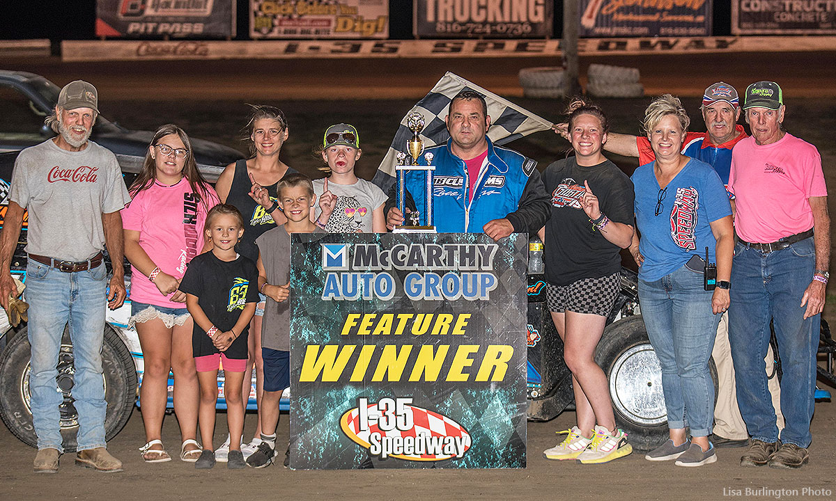 Lee Hibner won the USRA Modified main event.