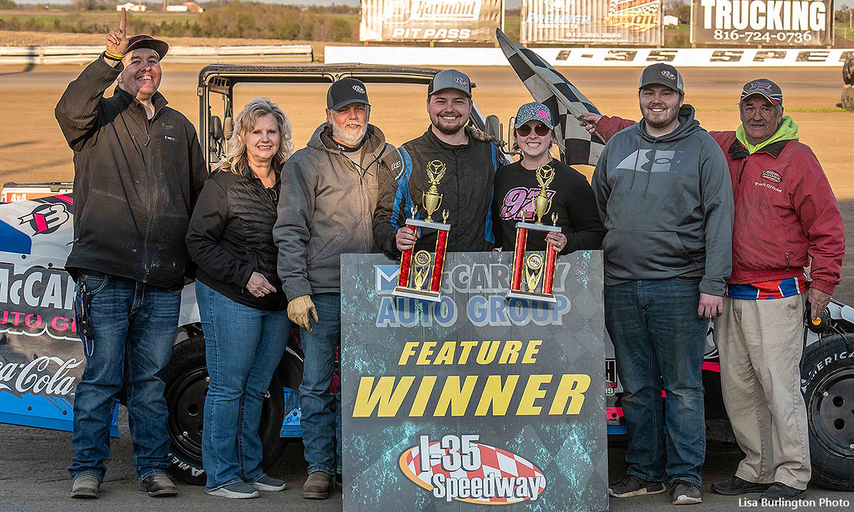 Houston Johnson won the USRA Modified main event.