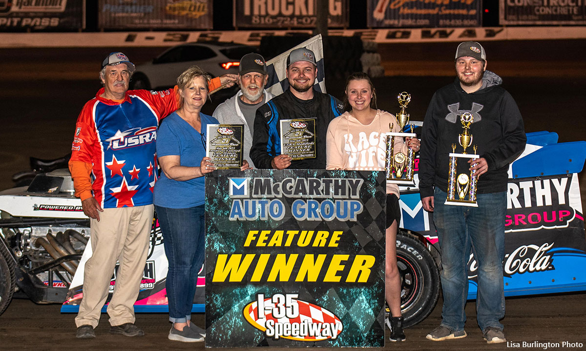 Houston Johnson won the USRA Modified main event.