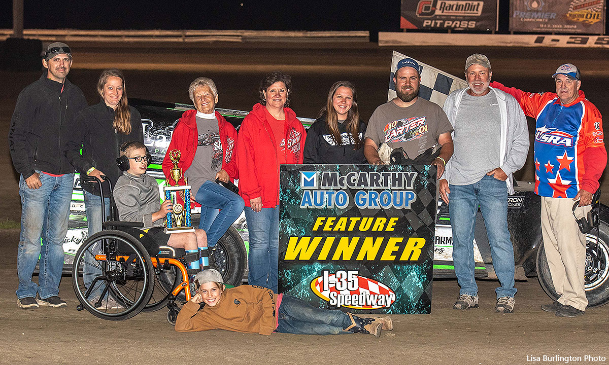 Darren Shaw won the USRA Modified main event.