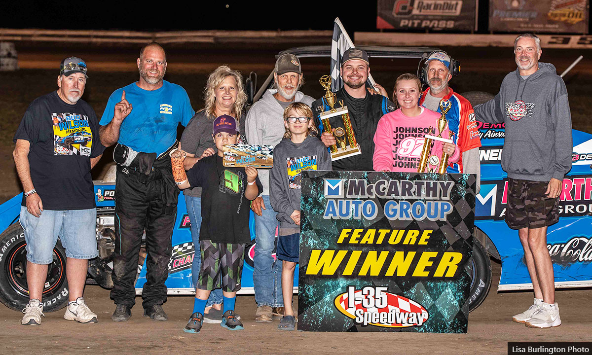 Houston Johnson won the USRA Modified main event.