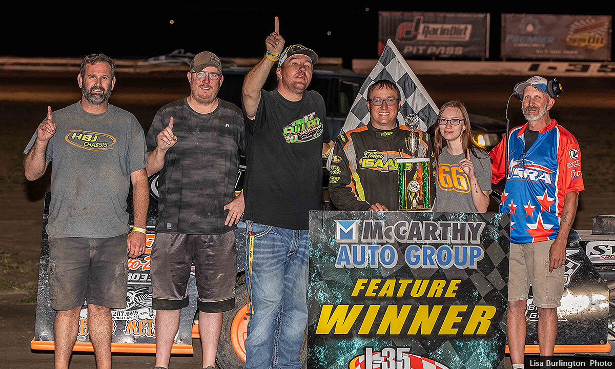 Ethan Isaacs won the USRA B-Mod main event.