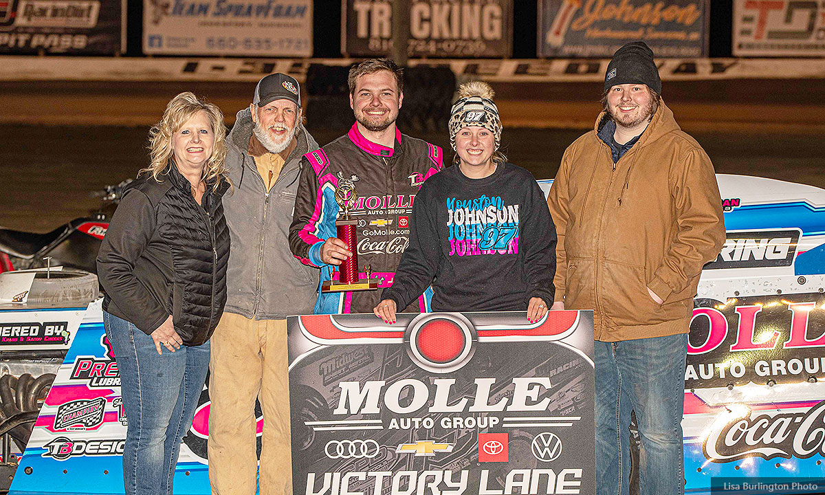 Houston Johnson won the USRA Modified main event.