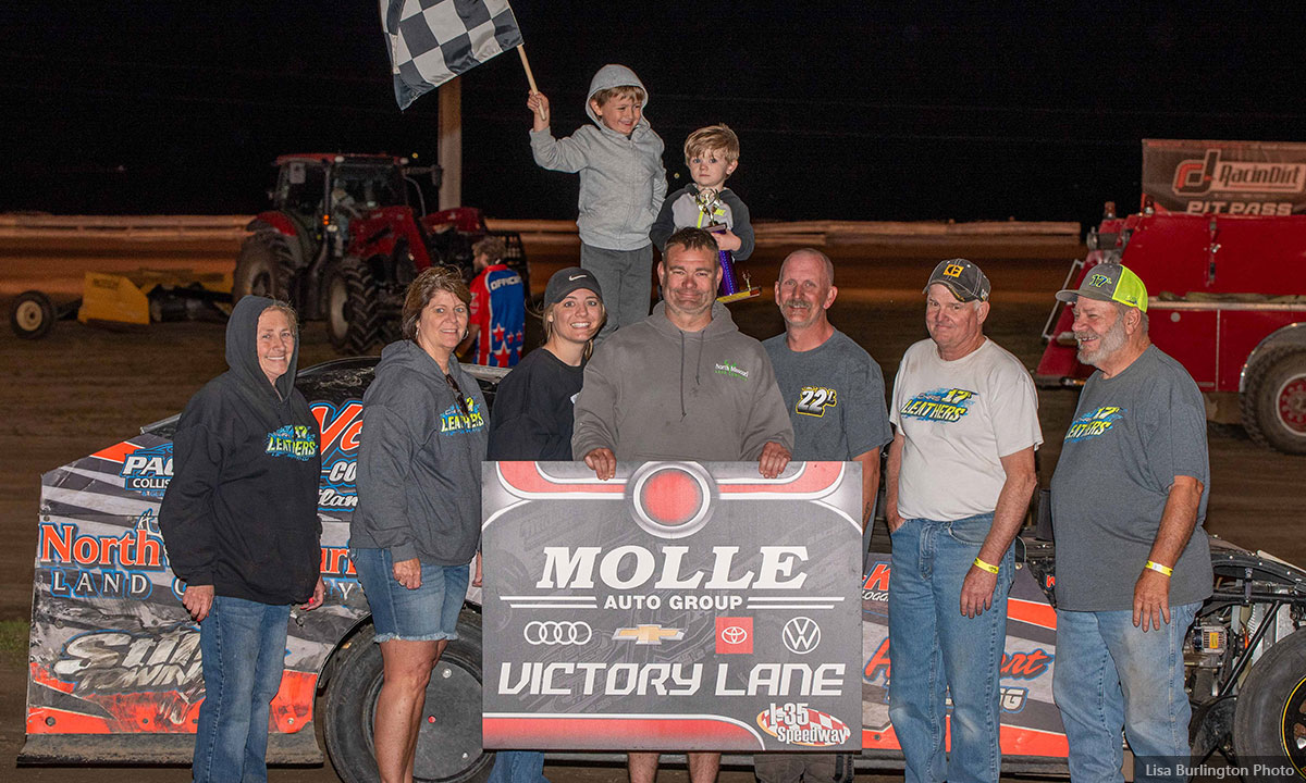 Chris Leathers won the USRA B-Mod main event.