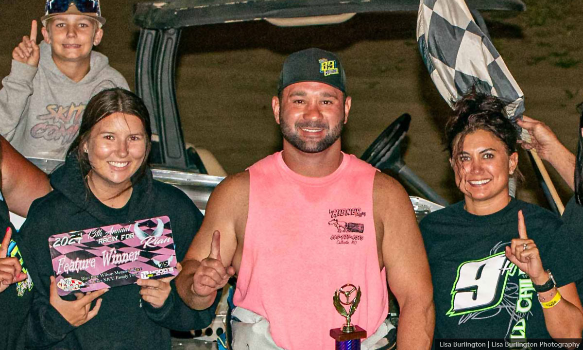 Tyler Hibner won both USRA Modified main events.