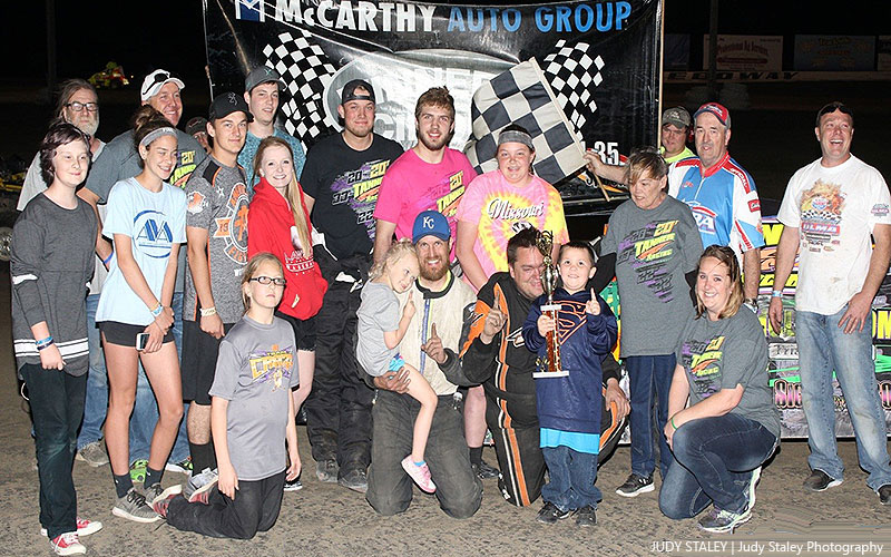 Mike Tanner won the Out-Pace USRA B-Mod feature.