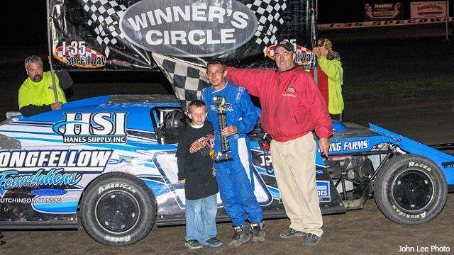 Terry Schultz won the USRA Modified main event. (John Lee Photo)