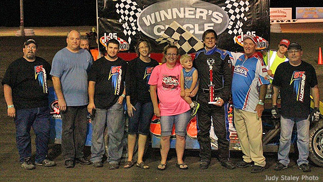 Randy Ainsworth won the USRA B-Mod feature.