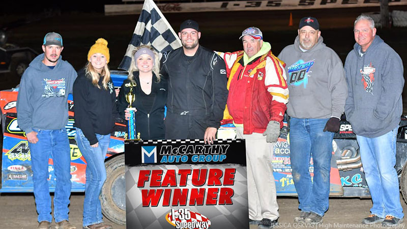 Zach Sanders won the USRA Modified feature.