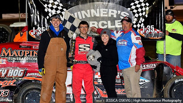 Ryan Middaugh won the USRA Modified feature.