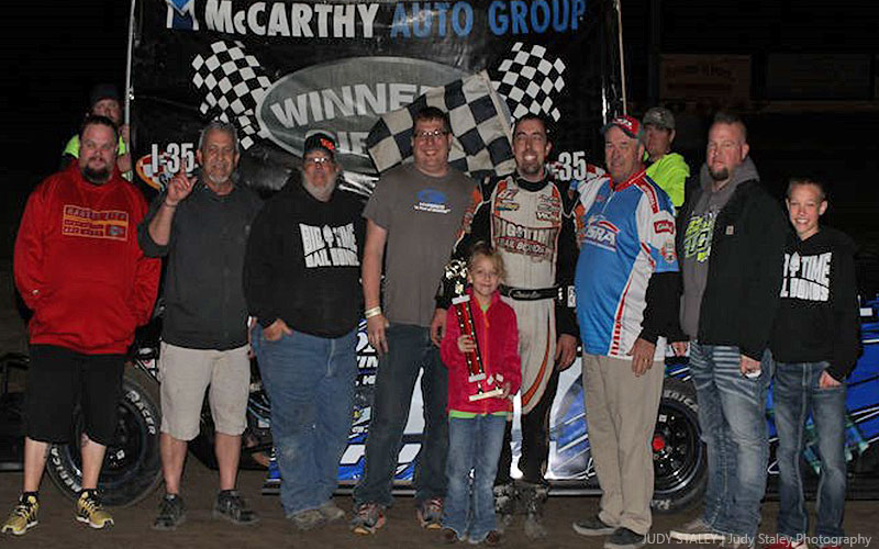Darron Fuqua won the USRA Modified feature at the I-35 Speedway on Saturday, April 8, 2017.